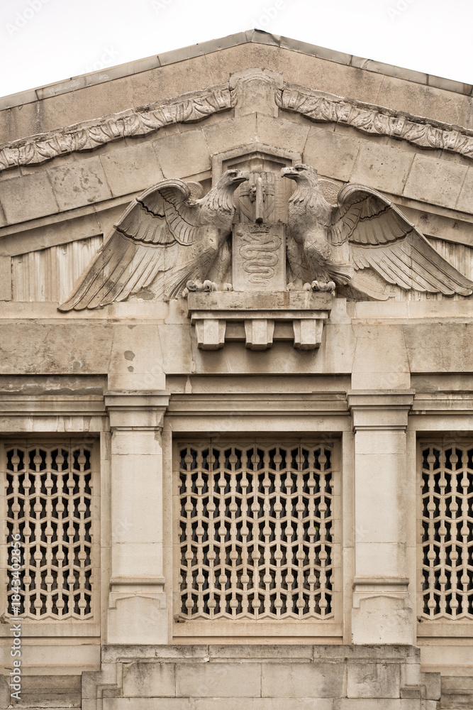 Obraz premium Sculpture and architectural decorations on the exterior walls of Milano Centrale (Milan Central) railway station