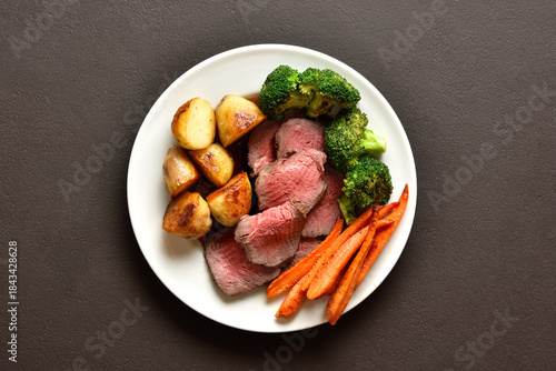 Sunday Roast with roasted beef, carrots, crispy potato and brocc