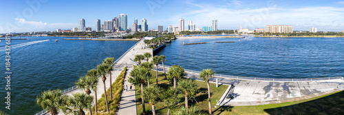 Obraz na płótnie Saint Petersburg Florida skyline panorama at Tampa Bay with St