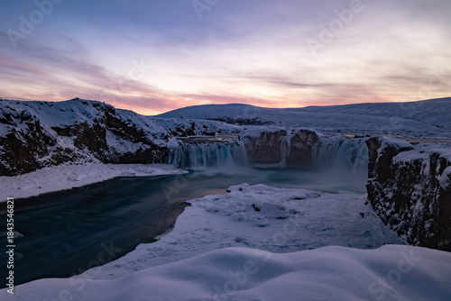 Wallpaper Mural Wodospad Goðafoss, Islandia Torontodigital.ca