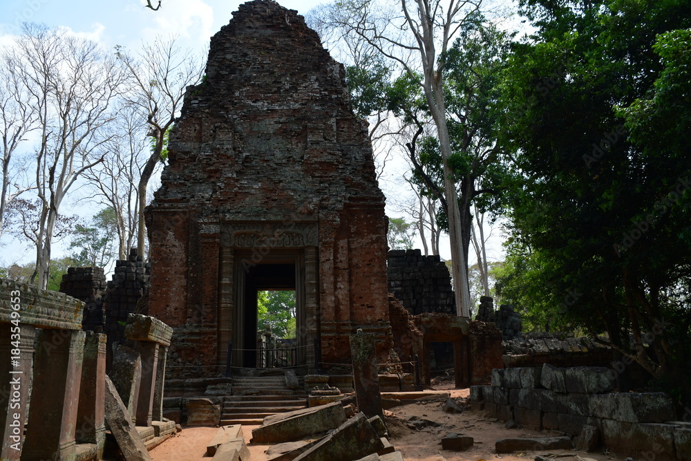 Fototapeta premium カンボジア シェムリアップ遺跡群 コー・ケー