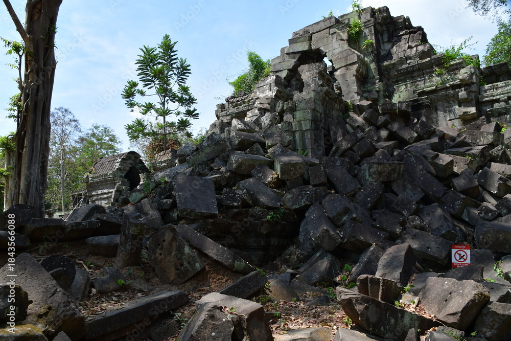 Naklejka premium カンボジア シェムリアップ遺跡群 ベン・メリア