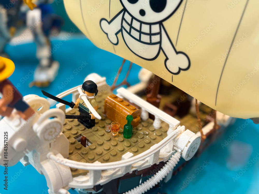 Naklejka premium Pirate ship model with character on deck