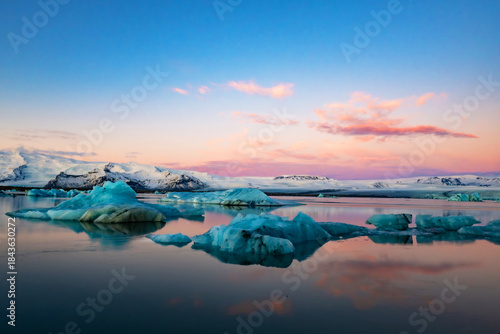Wallpaper Mural Laguna lodowcowa Jokulsarlon, Islandia Torontodigital.ca
