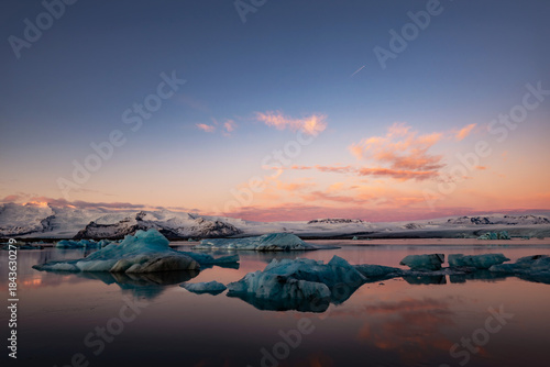 Wallpaper Mural Laguna lodowcowa Jokulsarlon, Islandia Torontodigital.ca