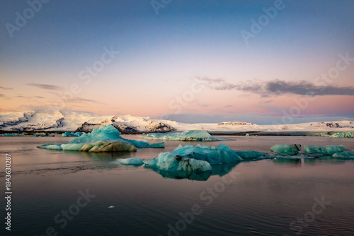 Wallpaper Mural Laguna lodowcowa Jokulsarlon, Islandia Torontodigital.ca