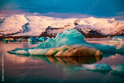 Wallpaper Mural Laguna lodowcowa Jokulsarlon, Islandia Torontodigital.ca