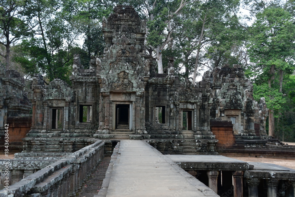 Fototapeta premium カンボジア シェムリアップ遺跡群 チャウ・サイ・テヴォーダ