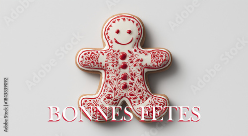 Bonhomme en pain d’épices gingerbread décoré de glaçage rouge et blanc sur fond clair, texte en français 