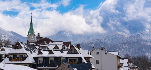 Fototapeta Naklejka Na Ścianę i Meble -  2025-04-07; winter view of the town square, Zakopane. Poland.