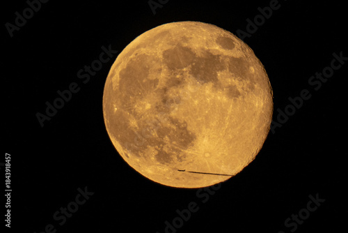 Viaggio di fronte alla luna