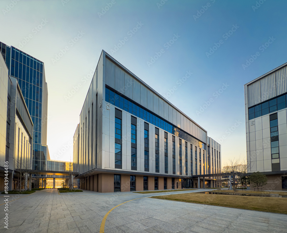 Fototapeta premium Stunning Modern Architecture Under a Vibrant Sunset Sky