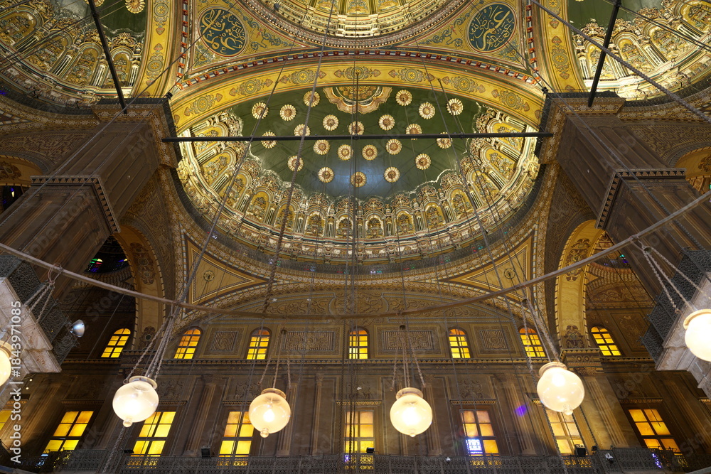 Obraz premium Cairo,Egypt - December 2, 2025: Interior of Muhammad Ali Mosque in Cairo, Egypt 