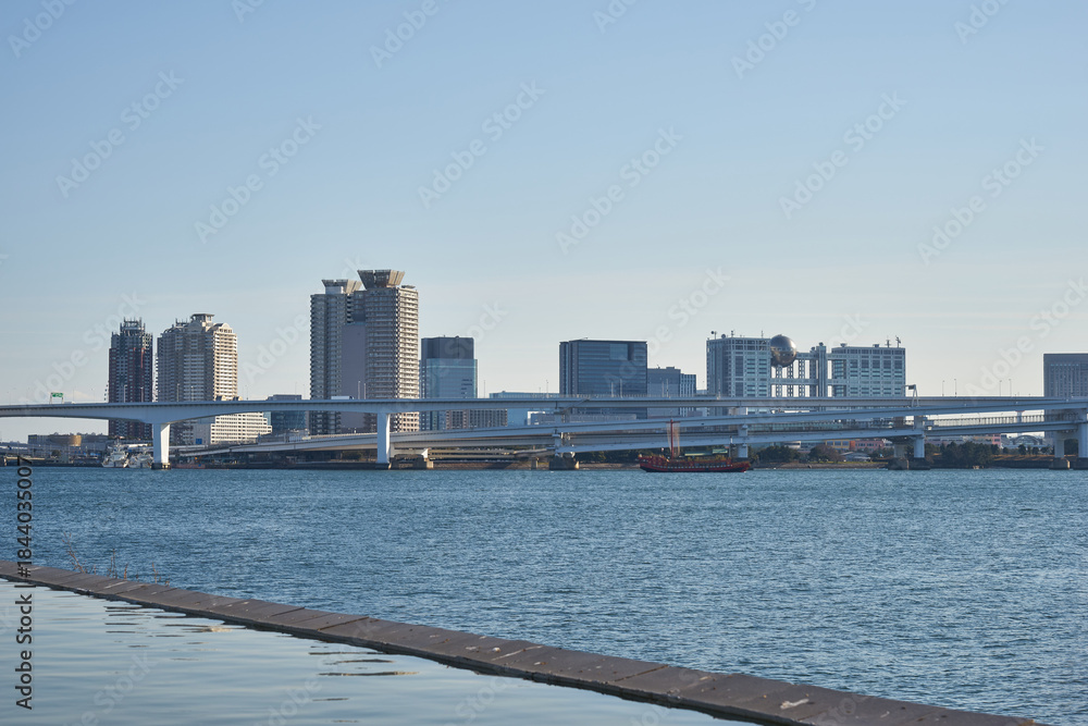 Fototapeta premium 東京都 晴海客船ターミナルからお台場の眺め