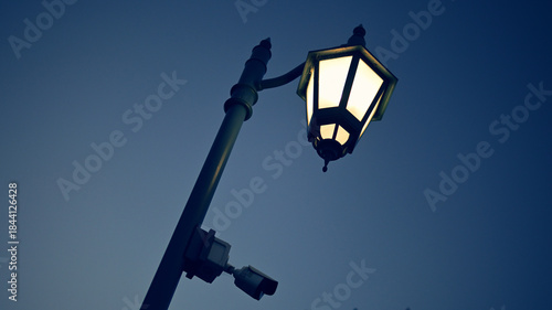 街路灯　宵の口