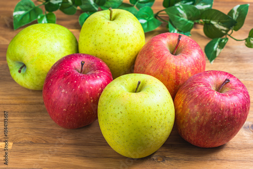 サンふじと王林 りんご