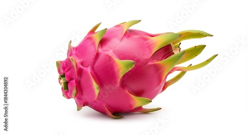 熱帯の果物であるドラゴンフルーツが鮮やかなピンクと特徴的な緑のウロコ模様をまとい明るいスタジオ照明の清潔な白い背景の上でそのみずみずしいエキゾチックな美しさを生き生きと見せる. AI Generated