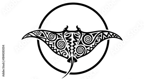 Fotografie Elegant tribal manta ray design featuring intricate patterns and circular framin