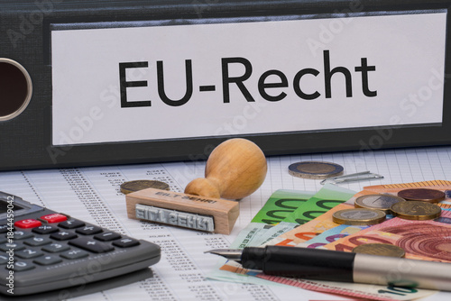 Aktenordner (schwarz) mit Beschriftung EU-Recht