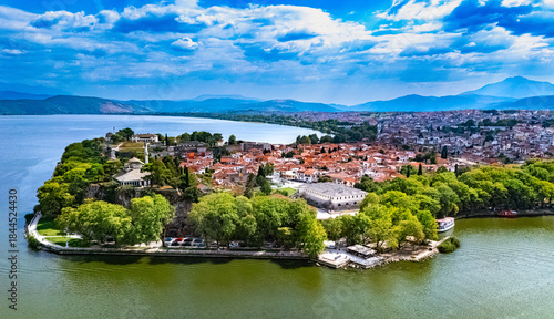 Quadro su tela Aerial view of the city of Ioannina, Epirus, Greece