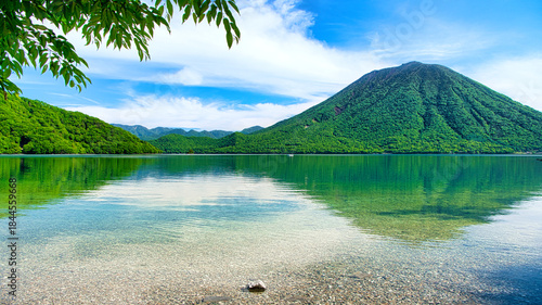 栃木県日光市　奥日光の男体山と中禅寺湖の風景