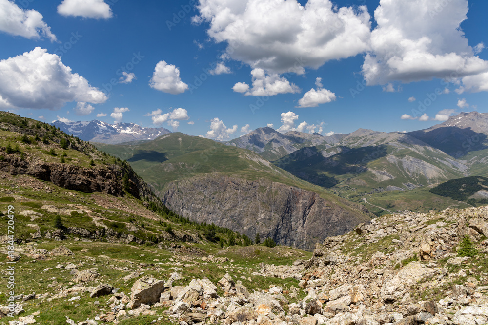 Fototapeta premium Mountain view in the Écrins Massif, Hautes-Alpes, France.