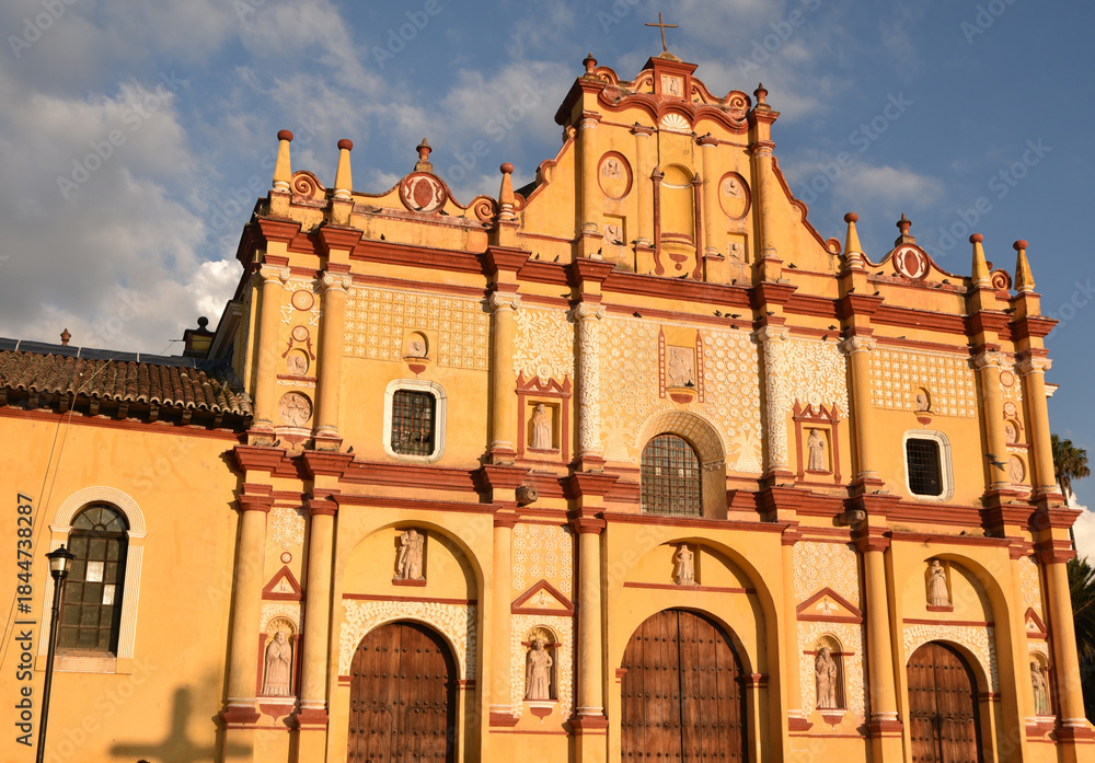 Fototapeta premium Eglise&nbsp;baroque à&nbsp;San&nbsp;Cristobal&nbsp;de&nbsp;Las&nbsp;Casas&nbsp;au Mexique
