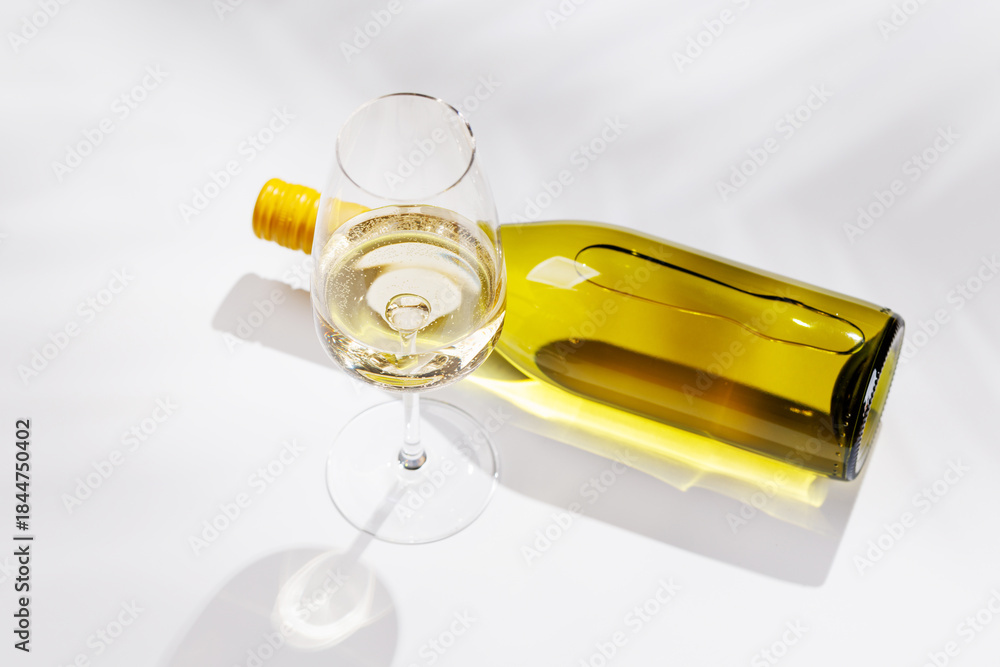 Obraz premium White wine bottle and glass on white background