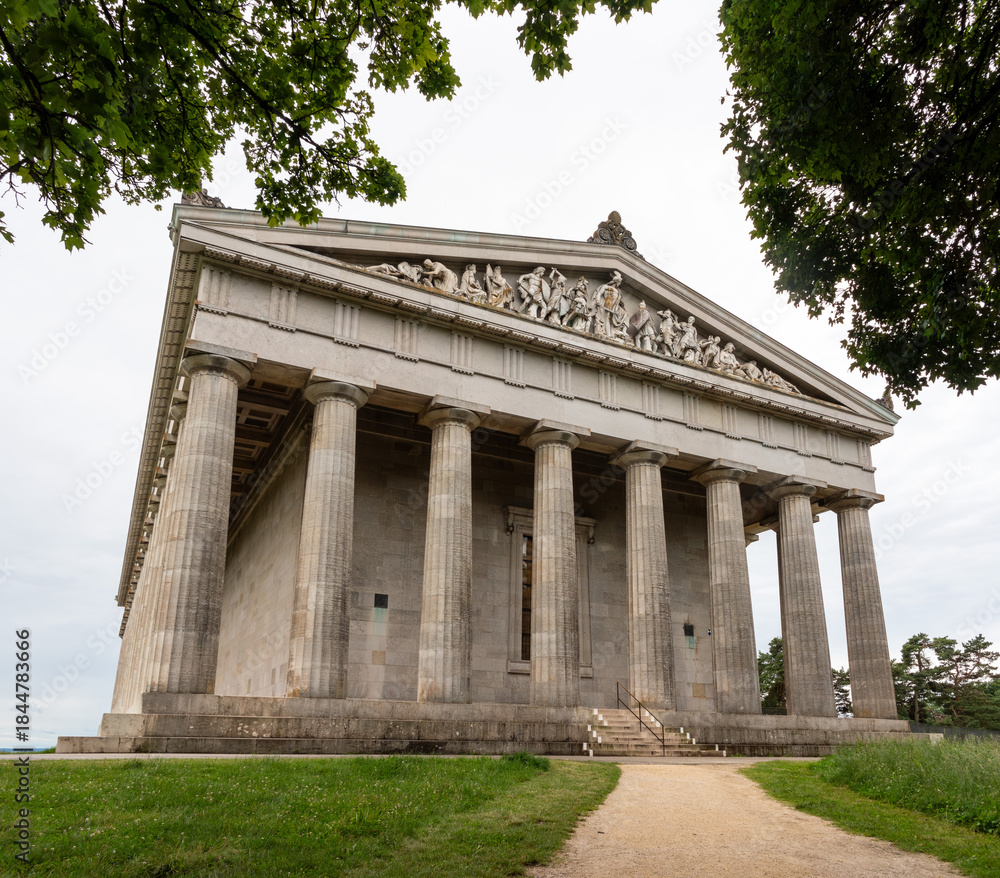 Obraz premium Famous Walhalla monument near Regensburg, built by Bavarian king Ludwig I