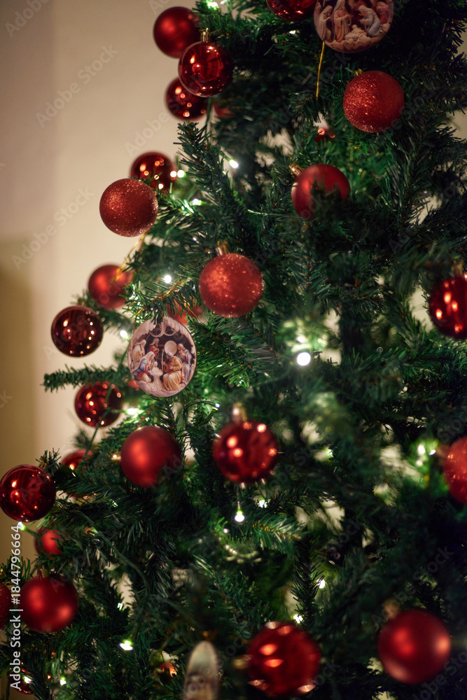 Fototapeta premium Christmas tree and spheres