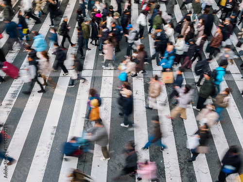 Foto Intersection with many pedestrians crossing, Long exposure