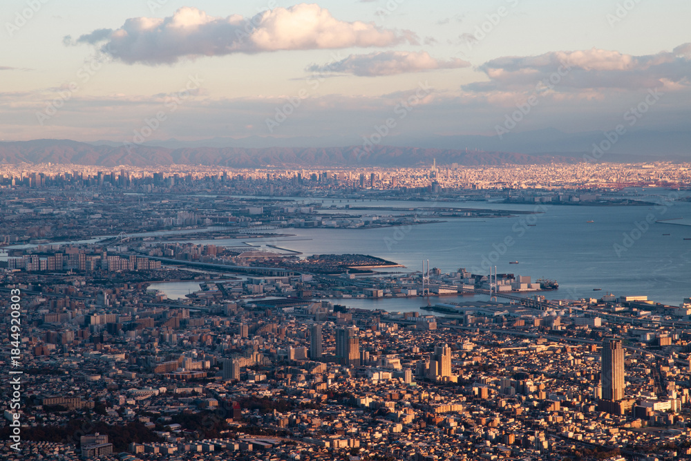 Obraz premium 摩耶山から見下ろす神戸市街と大阪方面の夕景