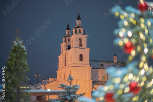 Slika na platnu Churches in central Minsk await Christmas