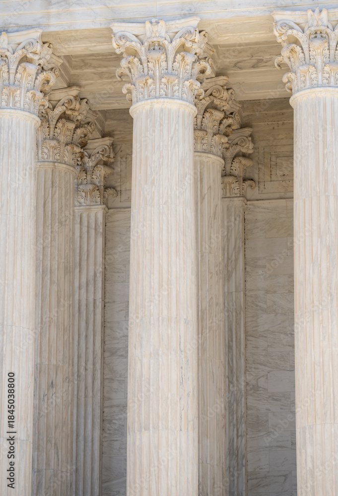 Obraz premium Monumental columns define classical architecture. Tall marble pillars shape historic architecture. White stone columns express civic architecture. Supreme Court columns suggest justice and authority.