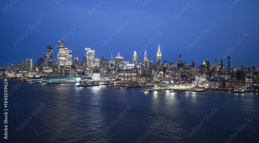Obraz premium New York skyline. Manhattan night view. NYC skyline with Hudson landscape.