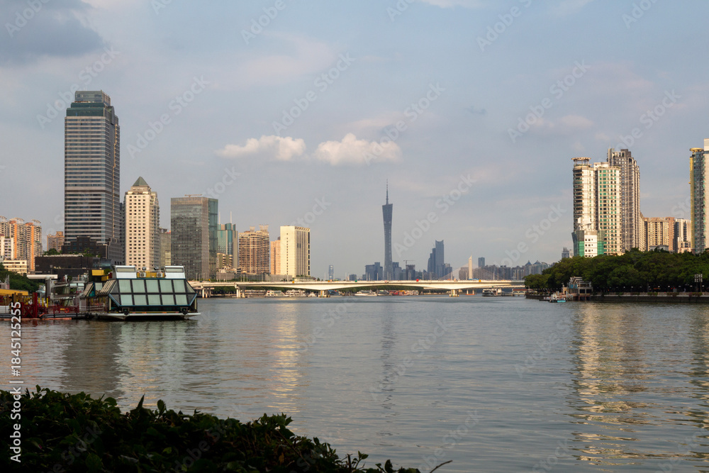 Fototapeta premium guangzhou skyline at sunset