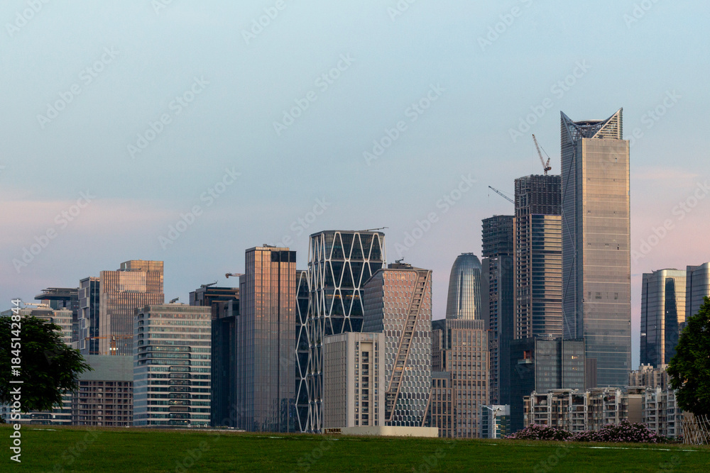 Fototapeta premium guangzhou skyline at sunset
