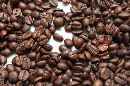 Wallpaper Mural Kaffeebohnen als Textur isoliert Torontodigital.ca