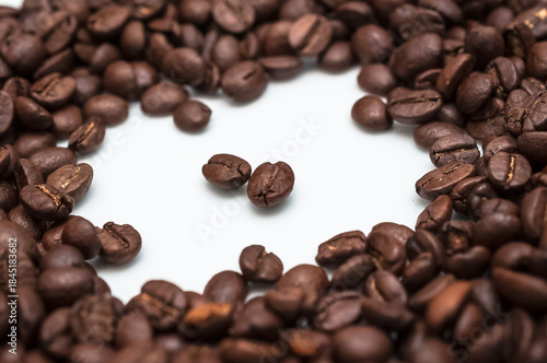 Wallpaper Mural Kaffeebohnen als Textur isoliert Torontodigital.ca