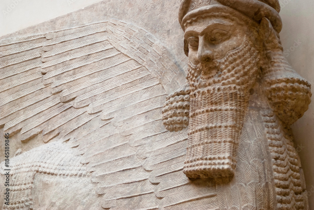 Ταπετσαρία Palace of the shah in Iran. Babylonian sculpture, mythological