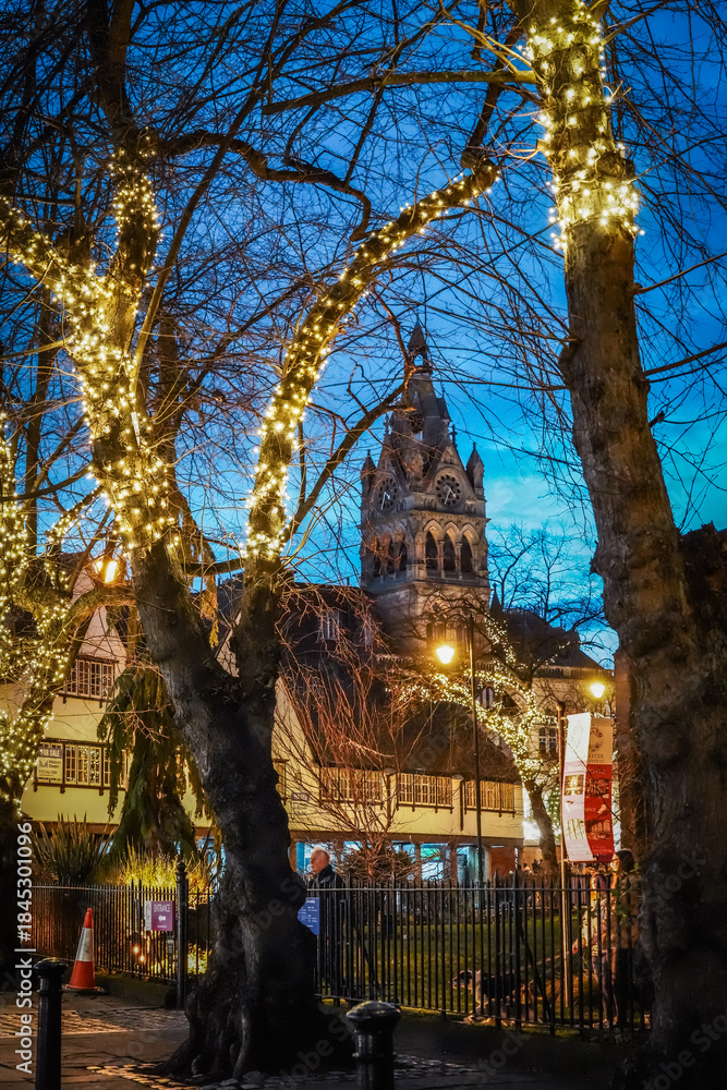 Obraz premium Chester city centre in the blue hour before chirstmas