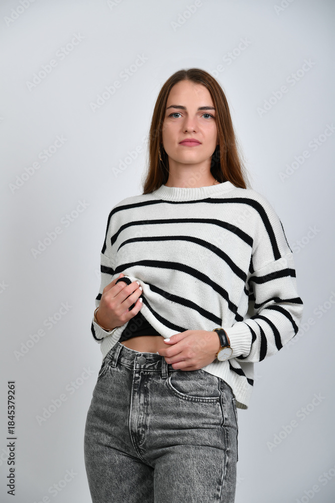 Naklejka premium frau, gestalten, leitbild, schönheit, bauchweh, bauchfrei, bauchschmerzen, haar, bekleidung, person, atelier, eleganz, leute, 1, make-up, körper, brünett, glamour, stil, elegant, abspecken, kleidung,