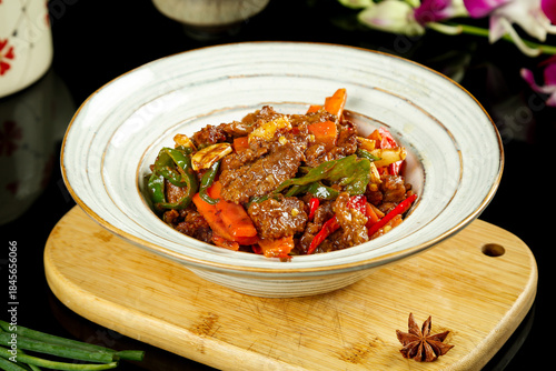 Chinese Stir-Fry Beef with Peppers and Vegetables