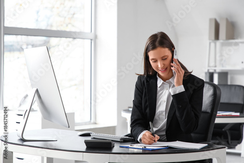 Beautiful businesswoman tal...