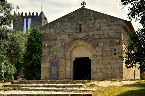 La chapelle de Saint Michel du Château à Guimarães au Portugal