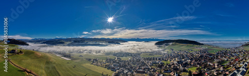 Hochnebel zieht über Grosshöchstetten, 15.12.2025, Schweiz, Kanton Bern, Emmental
