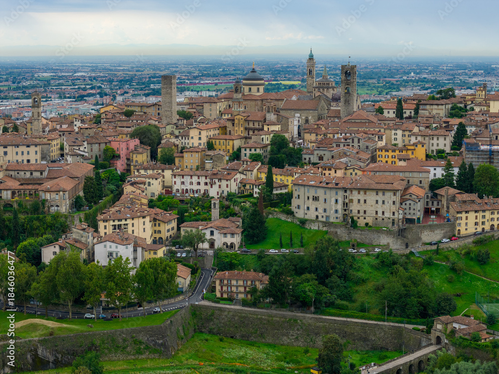 Naklejka premium Città Alta skyline and Venetian walls - Bergamo, Italy