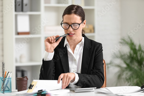 Thoughtful businesswoman wo...