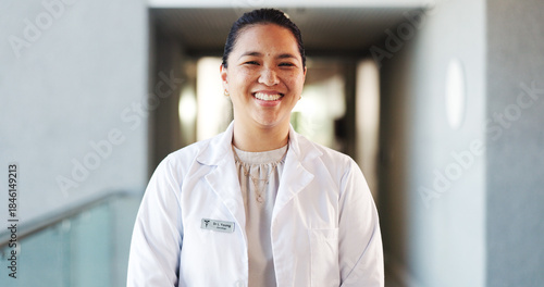 Canvas-taulu Doctor, healthcare and woman with smile, portrait and cardiology specialist with career ambition in clinic
