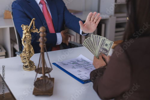 Fotografia Lawyer declining money for ethical legal practice